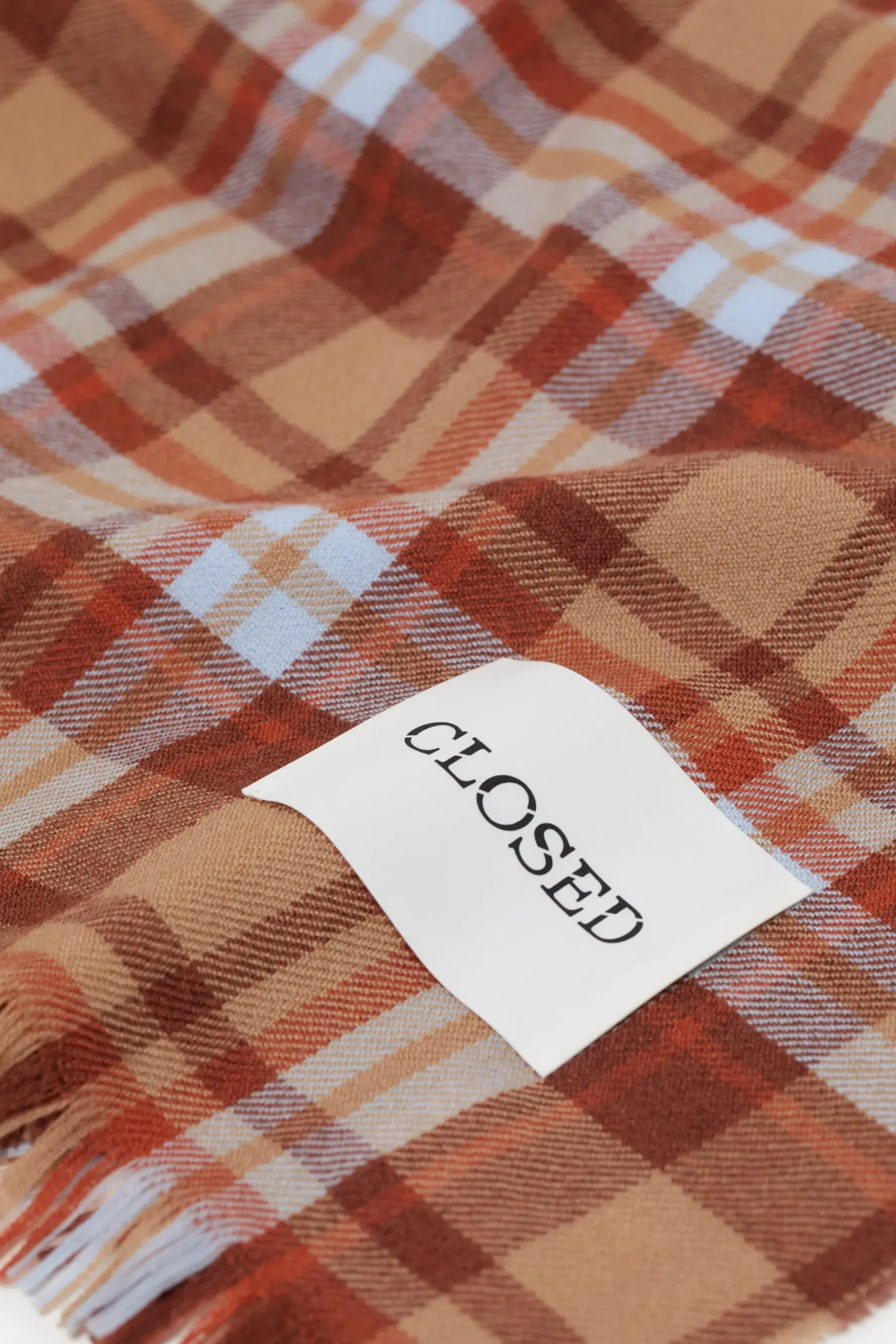 tuch_aus_wolle_2-1.webp Closed Schals & Mützen*Tuch aus Wolle Ferrobrown